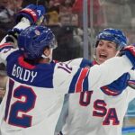 Mužský hokejový tím USA získal zlatú medailu v predĺžení proti Kanade na zimných olympijských hrách