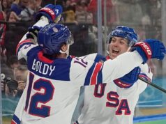 Mužský hokejový tím USA získal zlatú medailu v predĺžení proti Kanade na zimných olympijských hrách Mužský hokejový tím USA získal zlatú medailu v predĺžení proti Kanade na zimných olympijských hrách