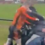 Hráč Bilstonu sa bije s fanúšikmi