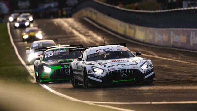 Na vytrvalostných pretekoch v Austrálii došlo k desivému pádu
