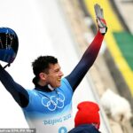 Favoritovi zlatej medaily na zimných olympijských hrách v tíme GB Mattovi Westonovi bolo povedané, že jeho prilba je nezákonná