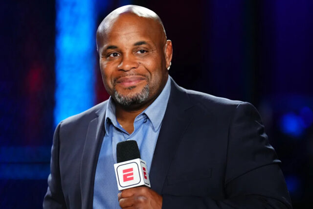 Najlepšie z najlepších: Prehľad týždňa UFC/MMA na MMAmania.com – Trénoval Daniel Cormier počas vysielania?
