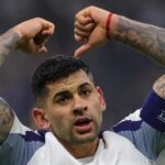 Cristian Romero rozhadzuje rukami.