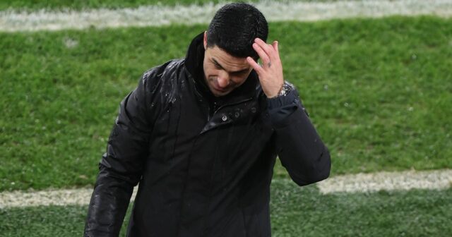 PARÍŽ, FRANCÚZSKO - 31. JANUÁRA: Ethan Nwaneri č. 11 z Olympique de Marseille sa pozerá počas zápasu Ligue 1 McDonald's medzi Paris FC a Olympique de Marseille na Stade Jean Bouin 31. januára 2026 v Paríži vo Francúzsku. (Foto: Catherine Steenkeste/Getty Images)