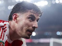 Najnovšie z Arsenalu: Realita Kai Havertz odhalená pri opakovanom prestupovom triku za 35 miliónov libier Lewis Miley z Newcastlu (vpravo) hrá proti Warrenovi Zaire-Emerymu z Paríža Saint-Germain (vpravo) počas fázy MD8 zápasu Ligy majstrov UEFA 2025/26 medzi Paris Saint-Germain a Newcastle United FC v Parc des Princes 28. januára 2026 v Paríži vo Francúzsku.