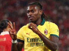 Najnovšie z Arsenalu: Záložník priznáva „rád by som tam hral“, keďže Gunners viedli rozhovory o prestupoch za 70 miliónov libier Rafael Leao oslavuje