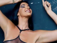 Najsexi fanúšikovia Majstrovstiev sveta vo futbale žartujú „život je bláznivý“, pričom majú na sebe priehľadný top Ivana Knollová