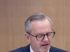 „Naša ekonomika je ostrá… veľa príležitostí a žiadne výsledky!“ Švédsky politik bizarne zaútočil na zápasníkov Premier League Tottenham, ktorí bojujú o zostup Švédsky politik prirovnal ekonomiku svojej krajiny k „Spursy“ Tottenhamu