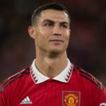 DŽIDDAH, SAUDSKÁ ARÁBIA - 26. SEPTEMBER: Karim Benzema z Al Ittihad a Cristiano Ronaldo z Al Nassr pred zápasom Saudi Pro League medzi Al Ittihad a Al Nassr v King Abdullah Sports City 26. septembra 2025 v Jeddah v Saudskej Arábii. (Foto: Yasser Bakhsh/Getty Images)