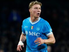 Neapolská klauzula vo výške 74 miliónov libier Rasmusa Hojlunda, povinnosť prevodu a správa pre Man Utd Rasmus Hojlund z SSC Neapol počas zápasu Serie A medzi SSC Neapol a AS Rím na štadióne Diega Armanda Maradonu