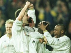 „Nechcel som opustiť Leeds, ale nemal som na výber a žiadal som prestup Chelsea“ Bývalý futbalista a televízny expert Jimmy Floyd Hasselbaink sleduje zápas tretieho kola Carabao Cupu medzi Manchestrom City a Chelsea na Etihad Stadium 9. novembra 2022.