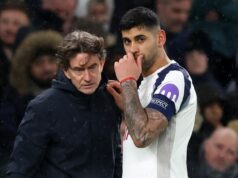 Neporiadok Cristiana Romera ukazuje, že problémy Tottenhamu idú ďaleko za Thomasa Franka Thomas Frank, manažér / hlavný tréner Tottenhamu Hotspur, hovorí s Cristianom Romerom