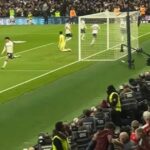 Archie Gray z Tottenhamu Hotspur počas zápasu Premier League medzi Tottenhamom Hotspur a Newcastle United na štadióne Tottenham Hotspur 10. februára 2026 v Londýne v Anglicku.