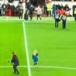 Maskot Newcastlu United zostal sám pred zápasom s Liverpoolom