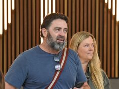 Nicky Brownless informuje o svadbe s Garrym Lyonom s párom, ktorý sa tento rok uzol Garry Lyon a Nikki Brownless sa práve vrátili z dovolenky a koncom tohto roka sa zosobášia