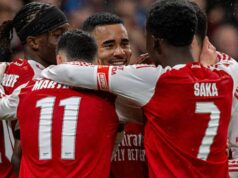 Noni Madueke víta „neuveriteľného“ Eberechiho Ezeho po tom, čo Arsenal porazil Wigan v FA Cupe Eberechi Eze z Arsenalu vystrelil na bránu počas zápasu štvrtého kola Emirates FA Cupu na Emirates Stadium v Londýne. Dátum fotky: nedeľa február...