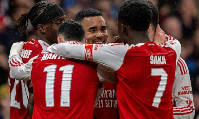 Eberechi Eze z Arsenalu vystrelil na bránu počas zápasu štvrtého kola Emirates FA Cupu na Emirates Stadium v ​​Londýne. Dátum fotky: nedeľa február...