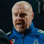 Nottingham Forest prepustil Seana Dycheho v 57-slovnom vyhlásení, keď sa zoradil ďalší prepustený šéf