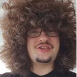 Michael Carrick povedal, že si je vedomý toho, že ak Man United zajtra porazí West Ham, umožní internetovej senzácii Frankovi Ilettovi, známemu ako The United Strand, konečne sa ostrihať.