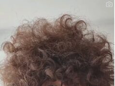 Nové vlasy? To je jedno! Šéf Man United Michael Carrick hovorí, že fanúšik, ktorý bol 492 dní bez účesu, kým nevyhral päť zápasov v rade, sa po štyroch po sebe nasledujúcich víťazstvách NEBUDE hovoriť o jeho tíme. Michael Carrick povedal, že si je vedomý toho, že ak Man United zajtra porazí West Ham, umožní internetovej senzácii Frankovi Ilettovi, známemu ako The United Strand, konečne sa ostrihať.