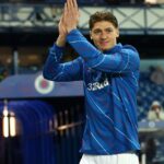 Útočník Ryan Naderi dokončil svoj prestup do Rangers z Hansy Rostock v deň uzávierky