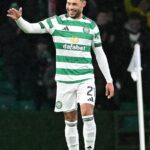 Oxlade-Chamberlain oslavuje svoj rozhodujúci gól, ktorý odpálil Livingstona