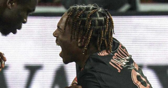 Jeremy Jacquet zo Stade Rennais v akcii počas zápasu Ligue 1 McDonald's medzi AS Monaco FC a Stade Rennais FC