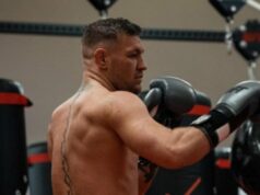 Obchodný partner Conor McGregor odvážne tvrdí o kondícii hviezdy UFC na tréningu Conor McGregor počas tlačovej konferencie k šampionátu Bare Knuckle Fighting Championship v roku 2024 (AFP cez Getty Images)