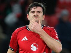 Objaví sa rad prestupov z Man Utd ako preferovaný náhradník Harryho Maguirea Harry Maguire z Manchestru United reaguje po zápase tretieho kola Emirates FA Cup medzi Manchestrom United a Brighton & Hove Albion 11. januára 2026 v Manchestri v Anglicku.