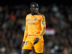 Obranca Realu Madrid vstupuje do záverečnej fázy zotavovania, aj keď nad úlohou visí neistota Obranca Realu Madrid vstupuje do záverečnej fázy zotavovania, aj keď nad úlohou visí neistota