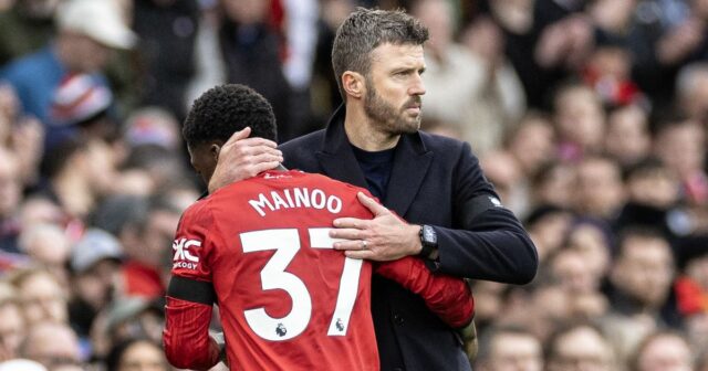 Obrat Michaela Carricka Kobbie Mainoo, rozhodnutie o zmluve s Manom Kobbie Mainoo a Michael Carrick