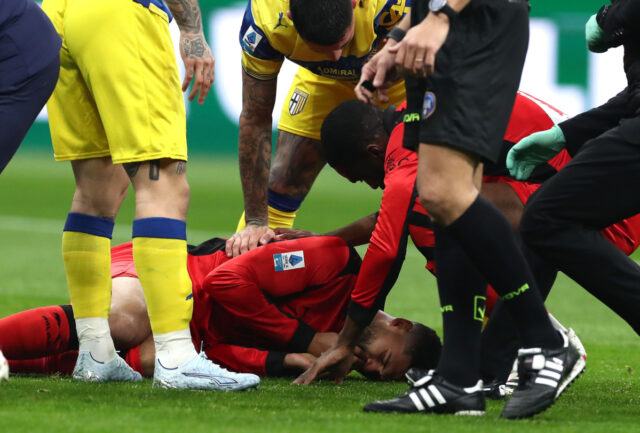 Obrázky: Loftus-Cheek ukazuje chýbajúce zuby po škaredom strete s Corvi Obrázky: Loftus-Cheek ukazuje chýbajúce zuby po škaredom strete s Corvi