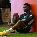 Odhalené: 10 najlepších zarábajúcich hráčov v Premier League, vrátane dvojice Man United a prekvapujúcej hviezdy Man City, po tom, čo Bukayo Saka podpísal novú zmluvu s Arsenalom na 300 000 libier týždenne