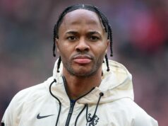 Odhalené: Ako Robin van Persie presvedčil Raheema Sterlinga, aby sa vzdal Premier League a prekvapivo prestúpil do Holandska, keď sa hviezdne tulene sťahujú po nočnej more Chelsea Raheem Sterling podpísal s holandským Feyenoordom zmluvu do konca sezóny