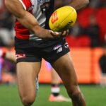 Hviezda St Kilda Nasiah Wanganeen-Milera je prvým mužom AFL v hodnote 2 milióny dolárov (na obrázku, minulý rok v akcii)