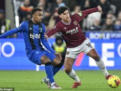 Odhalené: Klub Premier League, ktorý si vzal 20-MInútový let na zápas… plus tím, ktorý po porážke vyhodil z trénera VLASTNÝCH FANOUŠKOV – INSIDE SPORT Bournemouth sa rozhodol letieť do Londýna, aby sa stretol s West Hamom - cesta, ktorá trvá len 20 minút - namiesto použitia verejnej dopravy