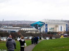 Odhalené: Leeds United plánuje prerobenie Elland Road s chodníkom „High Line“ v štýle New Yorku – MIKE KEEGAN odhaľuje všetky detaily a ako bude vyzerať revolučný projekt Daily Mail Sport chápe, že napredujú ambiciózne plány s cieľom konečne poskytnúť spojenie medzi domovom Elland Road v Leeds United a centrom mesta Leeds.