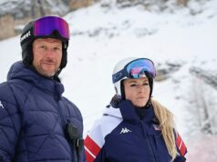 Odhalené: Mrazivé pozorovanie trénerky Lindsey Vonnovej pred pretekmi, ktoré predpovedalo konkrétne detaily jej „prekliatej“ nehody, pri ktorej si zlomila nohu na zimných olympijských hrách Vonnovej tréner Aksel Lund Svindal (vľavo) si údajne všimol, že 41-ročná hráčka prehnane kompenzovala svoje nezranené koleno v dňoch, ktoré viedli k jej hroznej nedeľnej nehode.