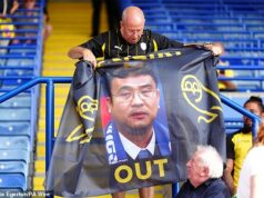 Odhalené: Požiadavky futbalového regulátora na uchádzača zo Sheffield Wednesday, skutočné dôvody, prečo sa 109-dňová sága STÁLE naťahuje a klub každý mesiac stráca ohromujúcu sumu, pričom prudko klesá smerom k zostupu Fanúšikovia oslavovali koncom októbra, keď veľmi nepopulárny bývalý majiteľ Dejphon Chansiri signalizoval koniec svojho funkčného obdobia umiestnením klubu do správy.