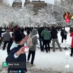 Mac Jones v pondelok hádzal snehové gule do Washington Square Park v New Yorku