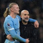 Pep Guardiola a Erling Haaland oslavujú po zápase Premier League medzi Manchestrom City a Newcastlom United na Etihad Stadium.