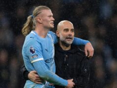 Odhaľujúci náznak Erlinga Haalanda o budúcnosti a odchode Pepa Guardiolu z Man City Pep Guardiola a Erling Haaland oslavujú po zápase Premier League medzi Manchestrom City a Newcastlom United na Etihad Stadium.
