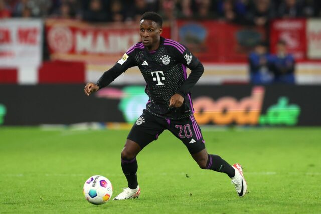 Oficiálny l Bouna Sarr podpísal zmluvu s Metz do konca Oficiálny l Bouna Sarr podpísal zmluvu s Metz do konca sezóny