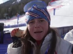 Olympijské medaily sa lámu v priebehu niekoľkých hodín po rozdaní, športovci prezrádzajú, že jedna spadla, keď americký lyžiar „skákal od vzrušenia“ Zlatá medailistka v zjazdovom lyžovaní Breezy Johnsonová povedala o tom, ako sa jej medaila zlomila po nedeľnom víťazstve