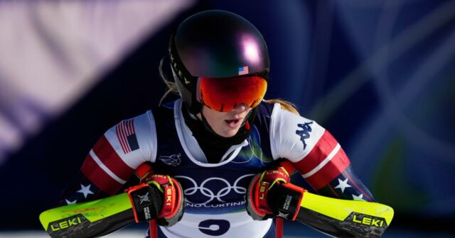 Olympijské trápenie Mikaely Shiffrinovej pokračuje 11. miestom v obrovskom slalome
