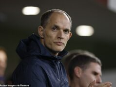 Oponenti Anglicka pred majstrovstvami sveta odhalili, že tím Thomasa Tuchela smeruje na Floridu predtým, ako sa rozloží na luxusnej základni Kansas City. Anglicko Thomasa Tuchela sa v prípravných zápasoch pred MS predstaví s Novým Zélandom a Kostarikou