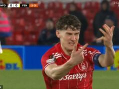 Ou! Ryan Yates utrpel hororové zranenie prsta počas zápasu Nottingham Forest v Európskej lige s Fenerbahce – a napriek tomu hrá! Kapitán Nottingham Forest Ryan Yates si vykĺbil prst po nešikovnom pristátí počas zápasu Európskej ligy s Fenerbahce.