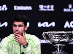 POZRITE SI: Carlos Alcaraz obsadzovaný novinármi chvíľu po pristátí v Španielsku Download app from appStore