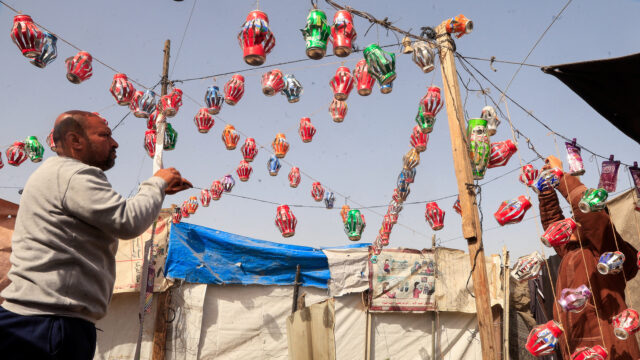 Palestínčania v Gaze sú kreatívni pri výzdobe na ramadán | Gaza
