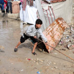 Palestínčania v Gaze znášajú počas ramadánu zaplavené stany